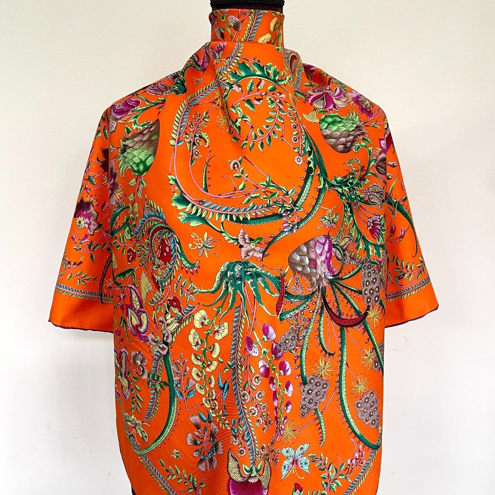 Display #1 New Gucci Scarf Floral Multicolor Flora Silk Wrap - Picture 10 of 15